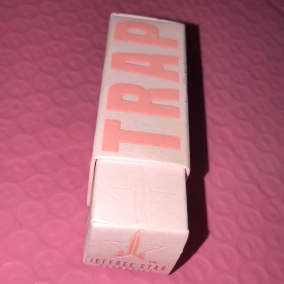 Jeffree Star Velvet Trap Lipstick - Picture 7 of 10